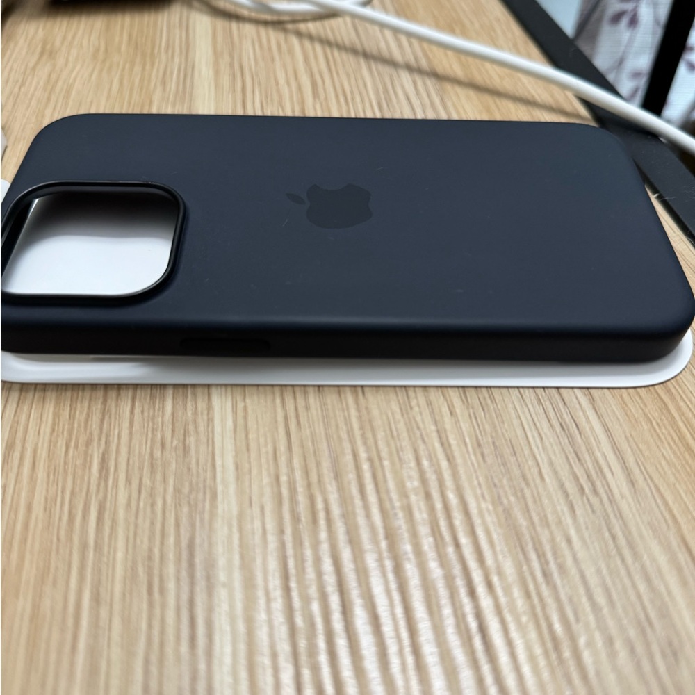 iPhone 15 Pro Max silicone case (Black) - Picture 9 of 9